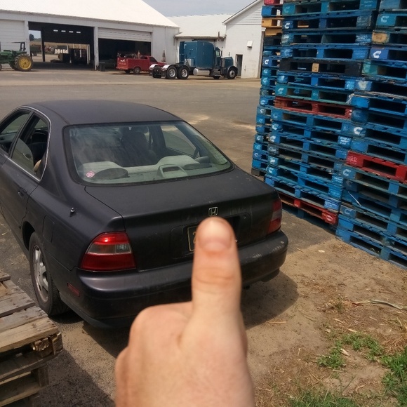 I am selling a 94 hoda accord - Picture 1 of 4